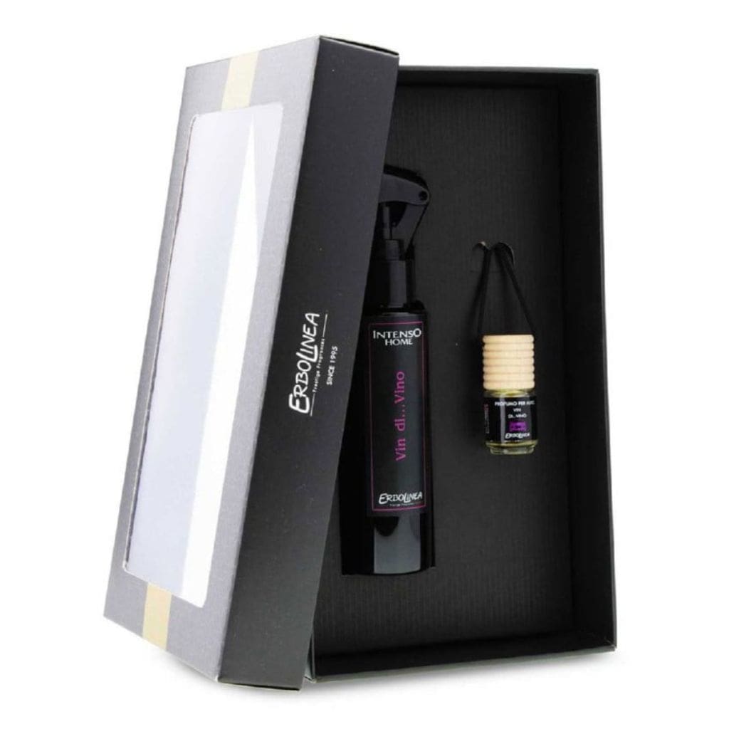 Kvapų namams rinkinys Erbolinea Prestige Vin Di Vino ERBGIFTPACK3, sudaro_ purškiamas kvapas namams ir kvapas automobiliui, 100 ml ir 5 ml-min Kvapų namams rinkinys Erbolinea Prestige Vin Di Vino ERBGIFTPACK3, sudaro: purškiamas kvapas namams ir kvapas automobiliui, 100 ml ir 5 ml